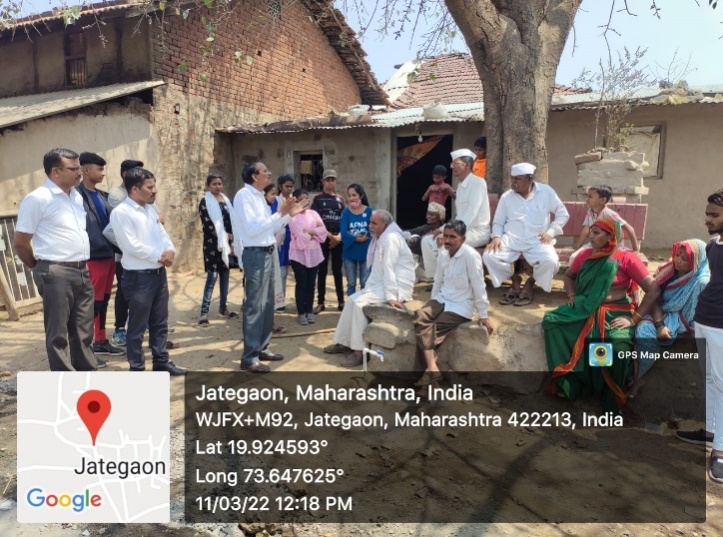 Prof. (Dr.) N. N. Gadhe counseling to the villagers about financial literacy at Jategaon)