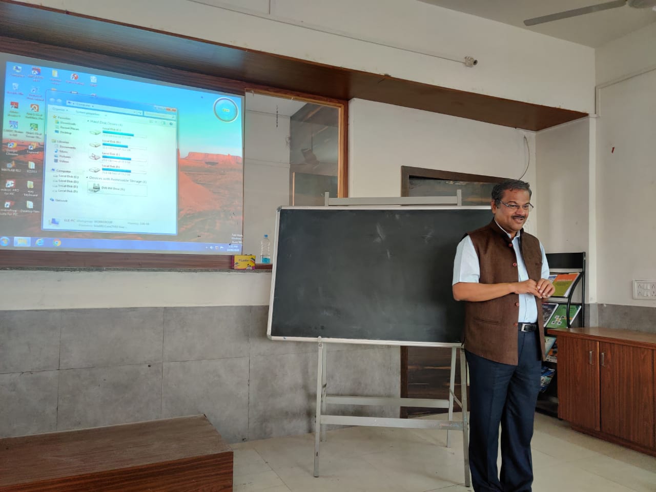Prof. Dr. A. D. Shaligram, Department of Electronic Science, SSPU, Pune delivering seminar during Ph.D. course work- Jan 2020