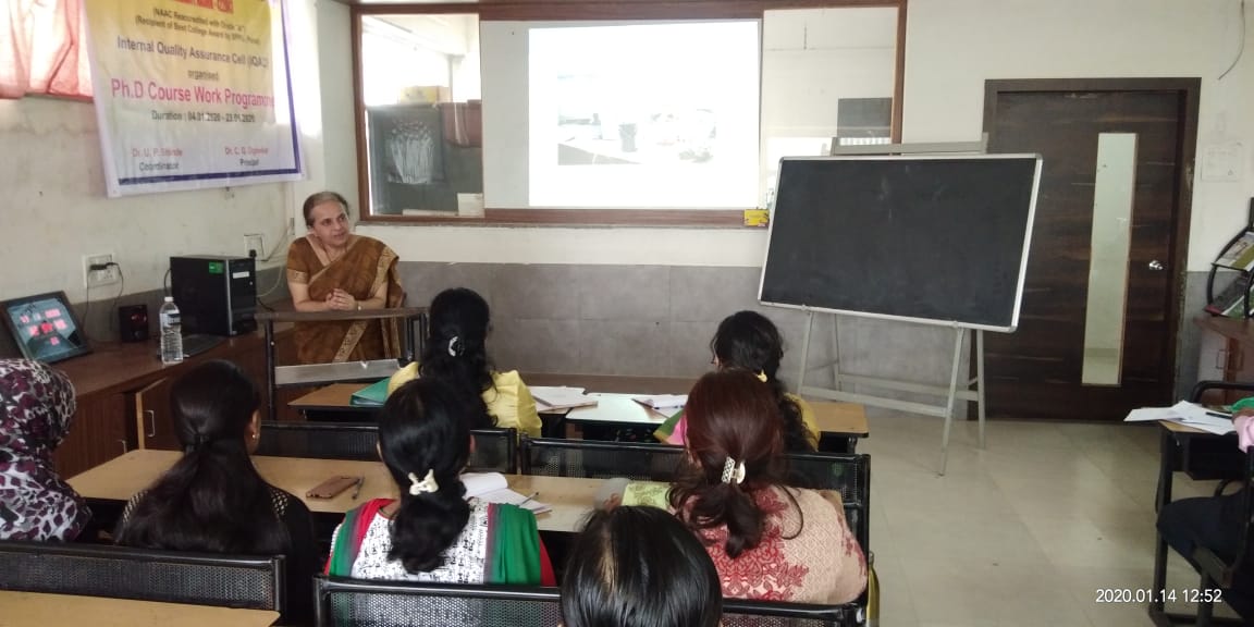 Prof. Smt. Dr. D. C. Gharpure, Head, Department of Electronic Science, SSPU, Pune delivering seminar during Ph.D. Course Work-Jan 2020.