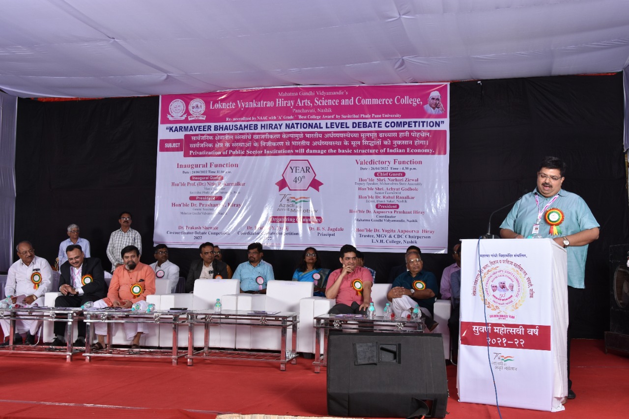 Hon’ble Dr. Aapoorva Prashant Hiray, General Secretary of Mahatma Gandhi
Vidyamandir delivering a presidential address at the valedictory function 49 th KBH Debate
Competition