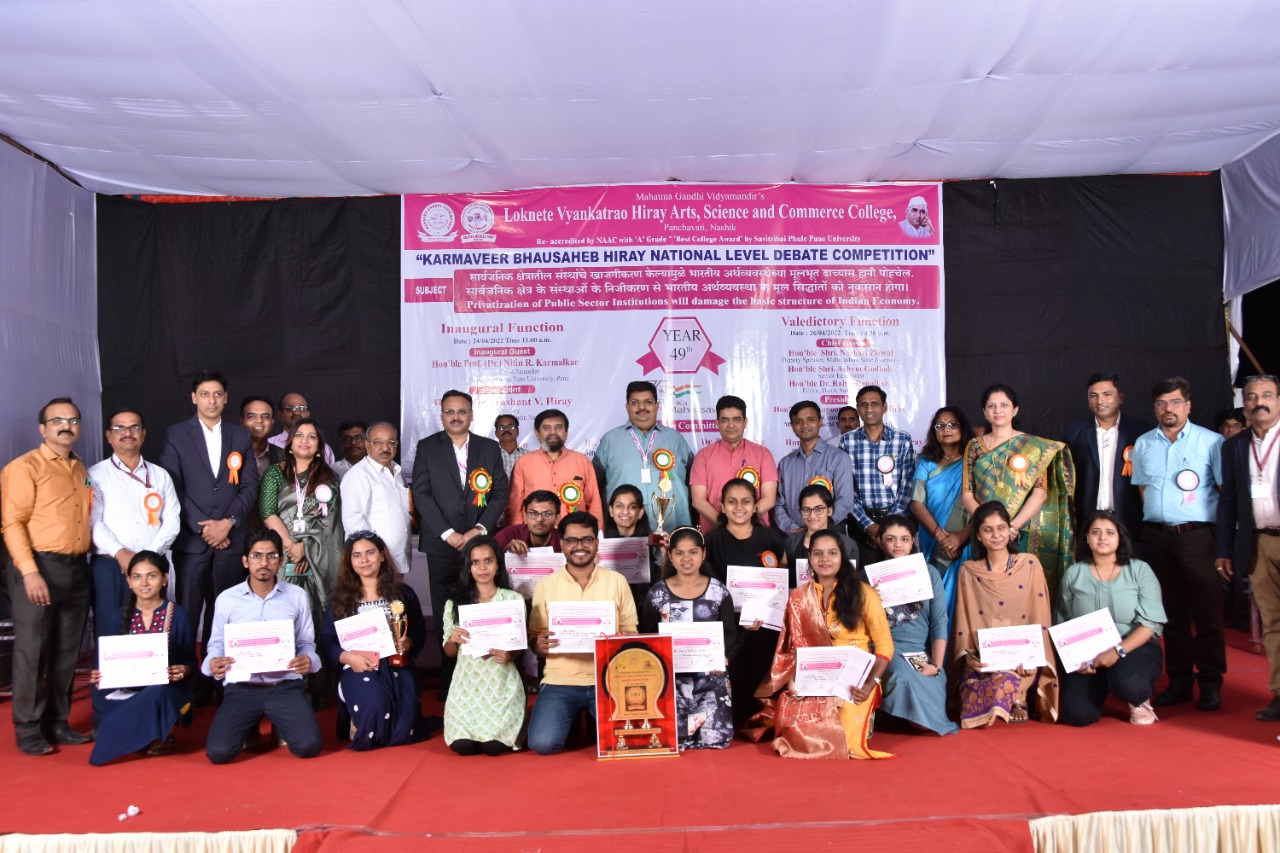All winners of 49 th KBH Debate Competition alongwith the hon’ble dignitaries
on the Dias.