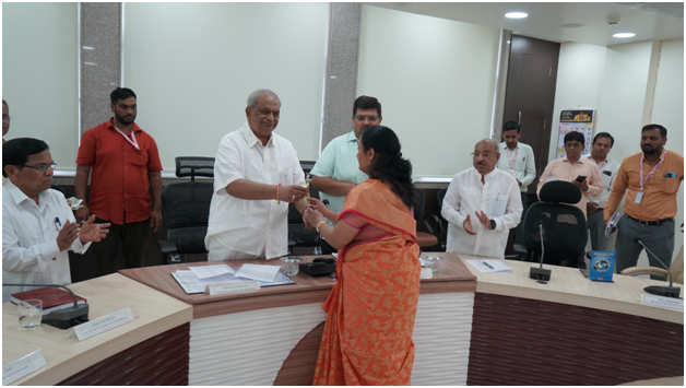 Dr.Manisha Gaikwad felicitated by Hon’ble Dr.Prashantdada Hiray, General
Secretary, MGV for being nominated as Member Board of Studies in English
,SPPU.