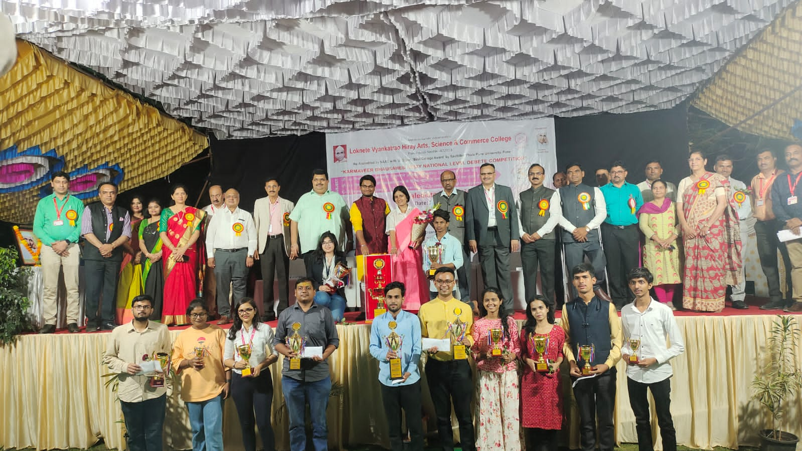 All winners of 50 th KBH Debate Competition 2022-23 alongwith the hon’ble
dignitaries on the Dias.