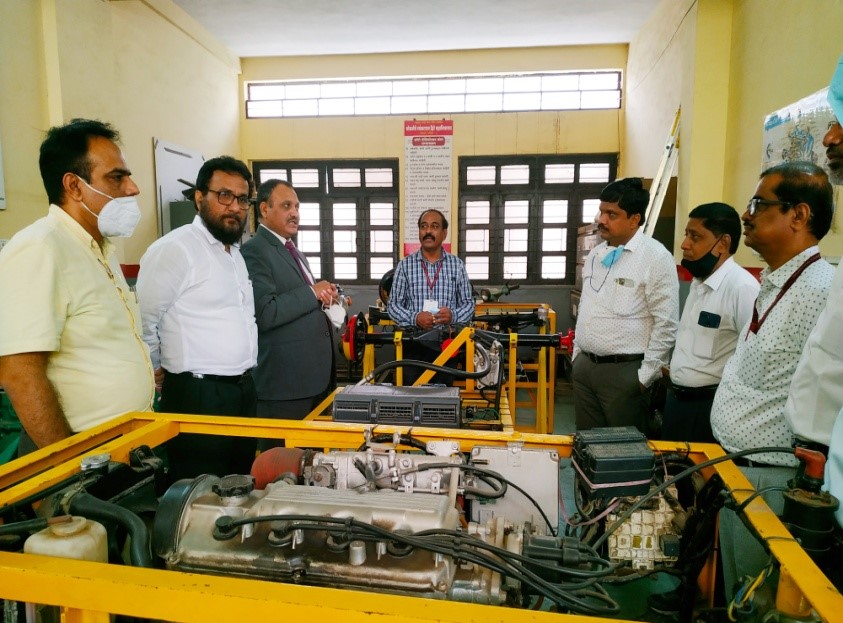 Hon’ble Joint Director Kirankumar Bondar Visited B.Voc Automobile Technology
Department