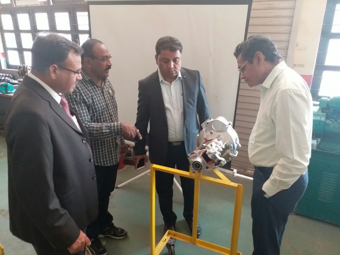 5. Hon’ble Dr. Prafulla Pawar Registrar, Savitribai Phule Pune University, Pune Visited our B.Voc Automobile Technology Department.