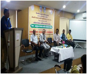 Mr. Shrimant Mane of Sakal addressing in the seminar                 Dr. Purushottam Deshmukh delivering speech as a Resource Person      
												