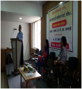 Mr. Vasantrao Khairnar (Director of JyoshiUdyogSamuh )  Vice Principal Dr. Mrunal Bhardwaj felicitating  Mr. VasantraoKhairnaaddressing students on the occasion of inaugural functionof Economic Association                          
												